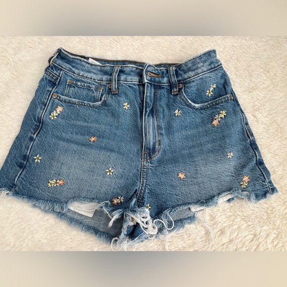 2 American Eagle Outfitters Blue Jean Shorts Distressed Frayed Hem - Size 2 - Picture 2 of 14